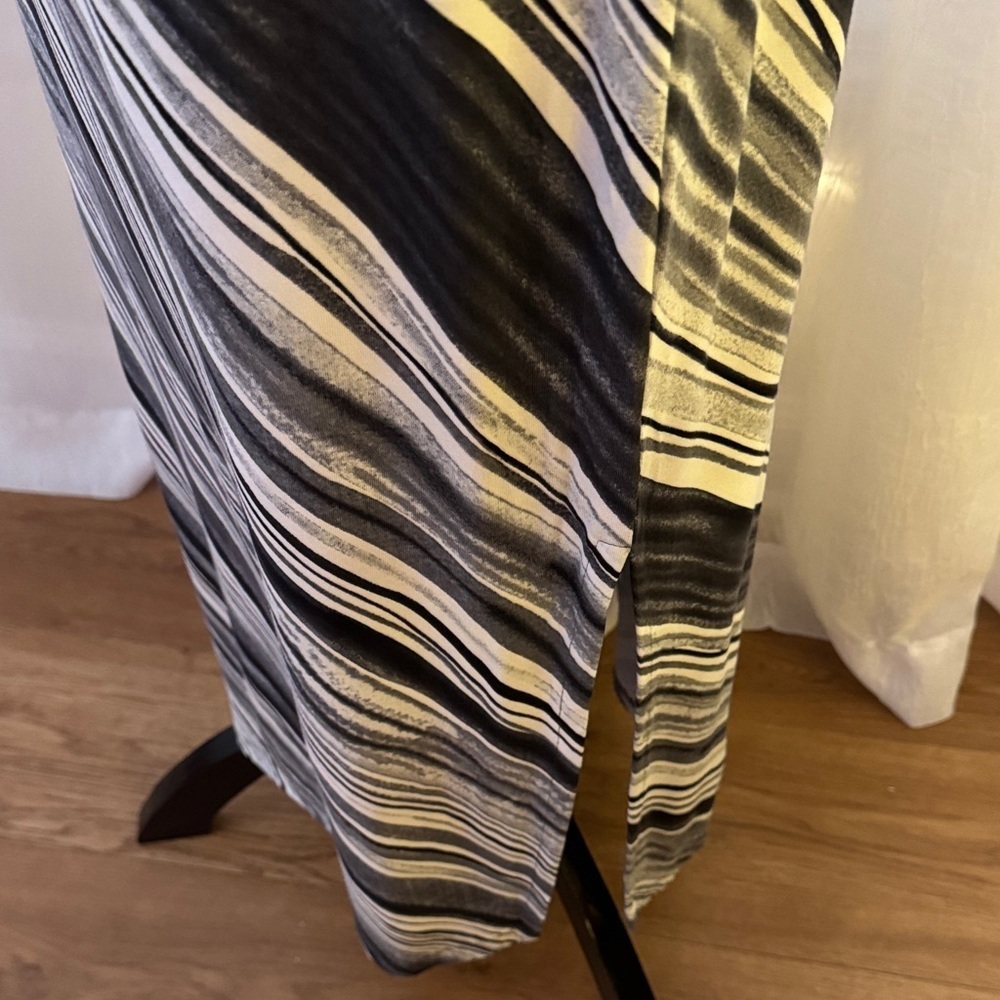 Liz Claiborne Black and White Maxi Skirt Paired with Liz Claiborne Black Top - Picture 5 of 9